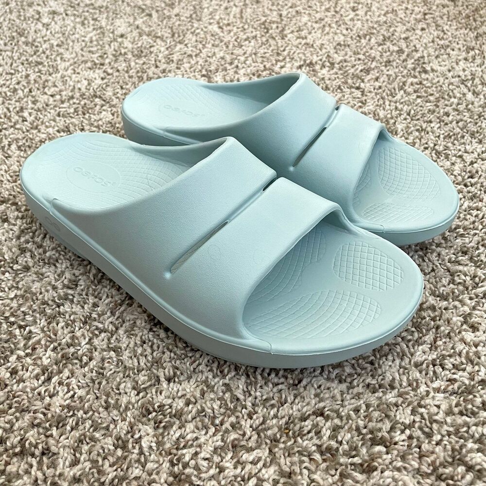 Size 11 / Women's OOFOS Slides
